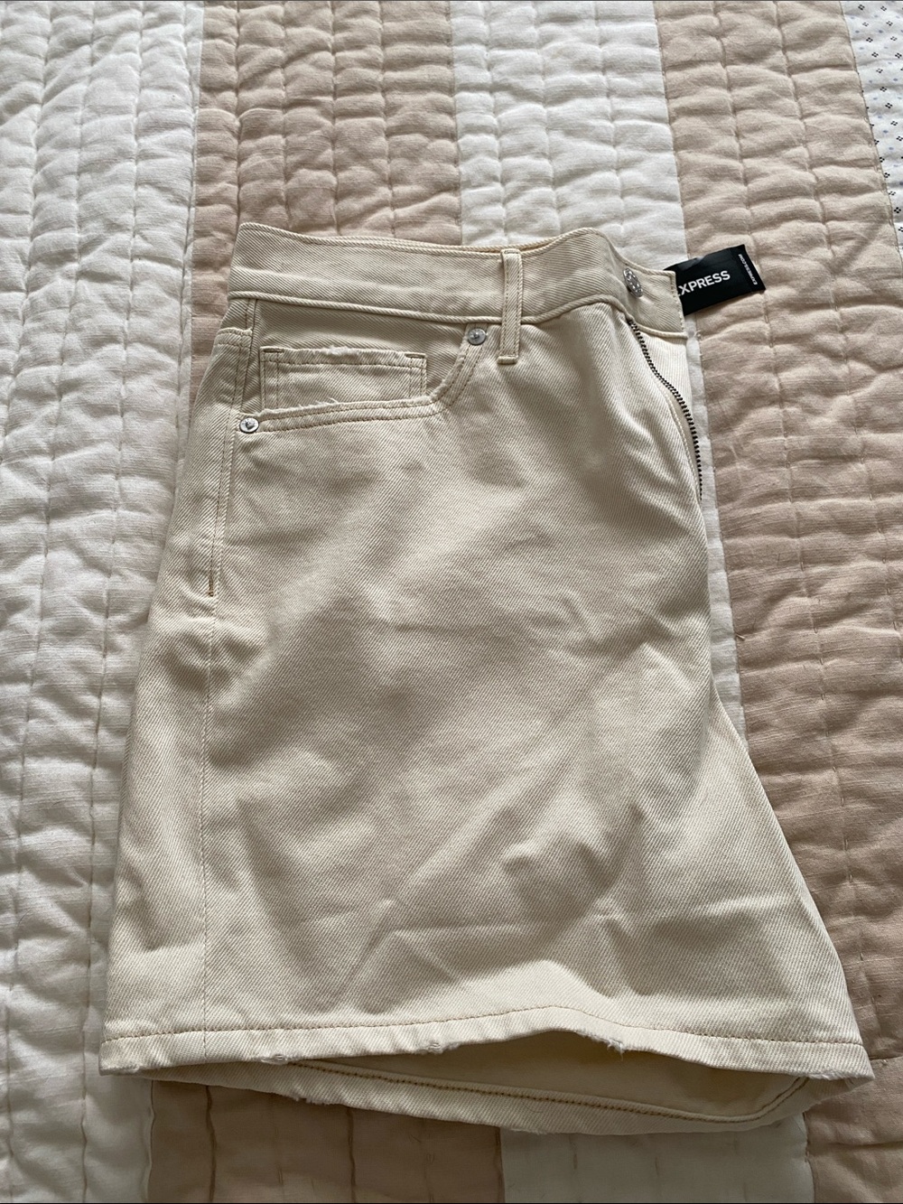 Express Cream-Colored Denim shorts